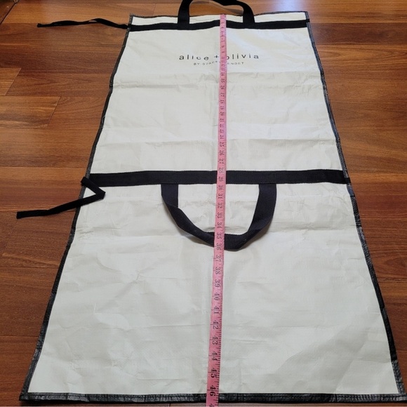 Alice + Olivia Garment Bag Stacey Bendet  46 x 23 in  Black White - Picture 10 of 12